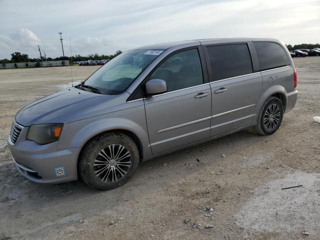  Salvage Chrysler Minivan