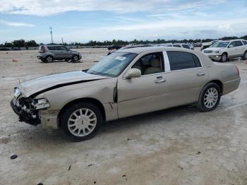  Salvage Lincoln Towncar