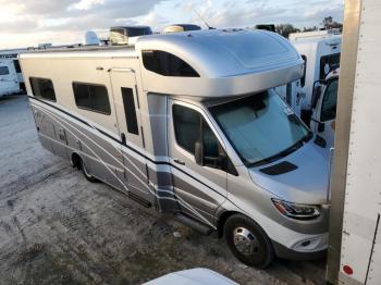  Salvage Winnebago Winnebago