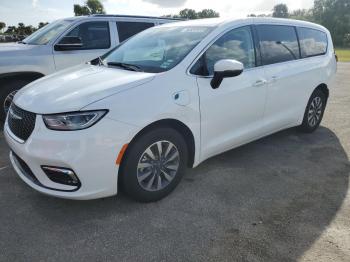  Salvage Chrysler Pacifica