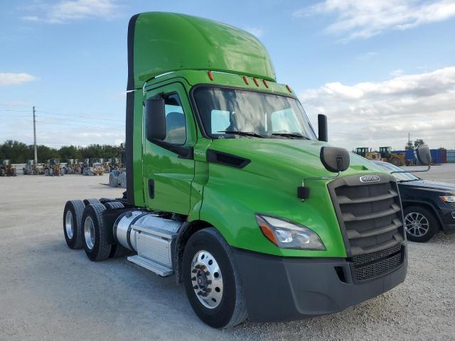  Salvage Freightliner Cascadia 1