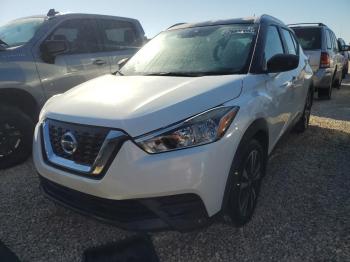  Salvage Nissan Kicks