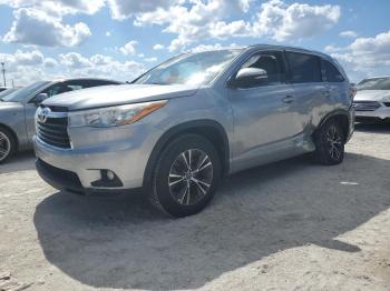  Salvage Toyota Highlander