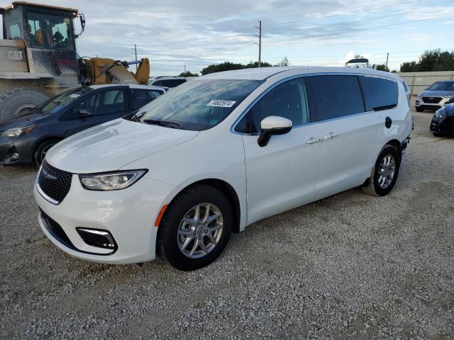  Salvage Chrysler Pacifica