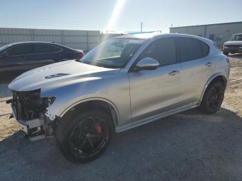  Salvage Alfa Romeo Stelvio