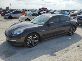  Salvage Porsche Panamera