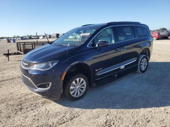  Salvage Chrysler Pacifica