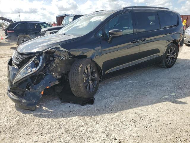  Salvage Chrysler Pacifica