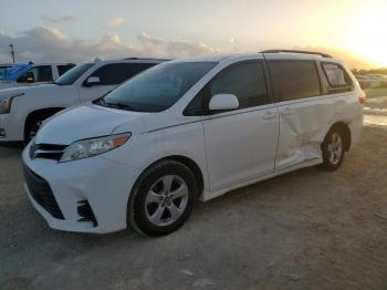  Salvage Toyota Sienna