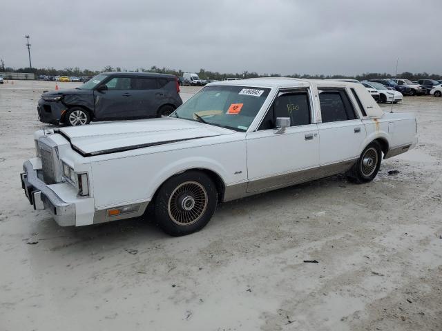  Salvage Lincoln Towncar