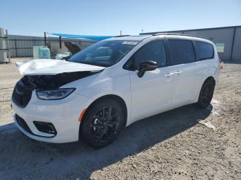  Salvage Chrysler Pacifica