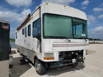  Salvage Workhorse Custom Cha Motorhome