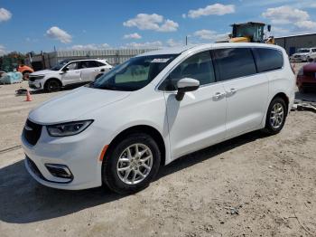  Salvage Chrysler Pacifica