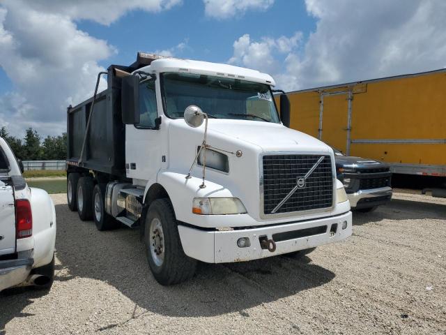  Salvage Volvo Vnm