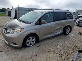  Salvage Toyota Sienna