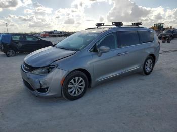  Salvage Chrysler Pacifica
