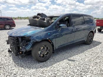  Salvage Chrysler Pacifica