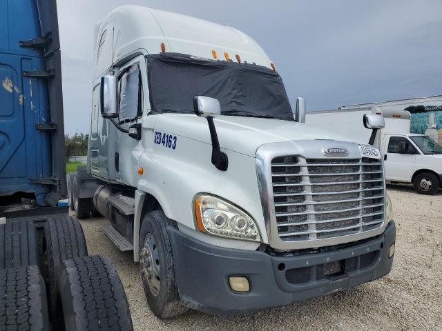  Salvage Freightliner Cascadia 1