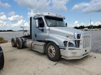  Salvage Freightliner Cascadia 1