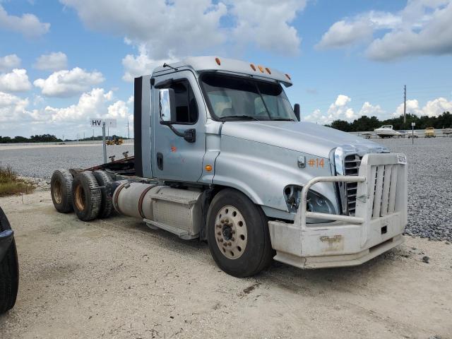  Salvage Freightliner Cascadia 1
