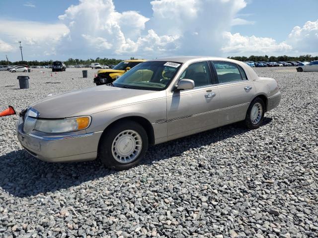  Salvage Lincoln Towncar