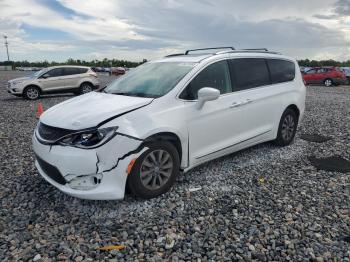  Salvage Chrysler Pacifica