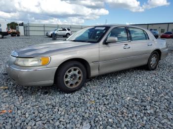 Salvage Lincoln Towncar