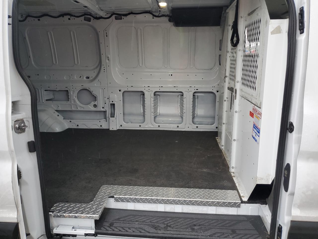 Ford Transit T-150 Image 12