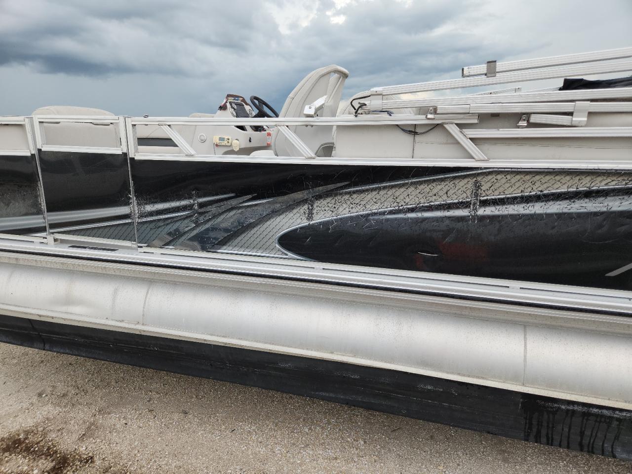 Avalon Boat Image 10