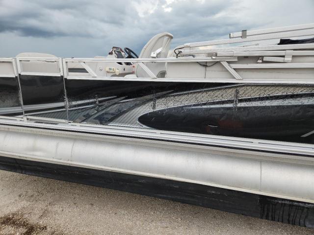 Avalon Boat Image 10