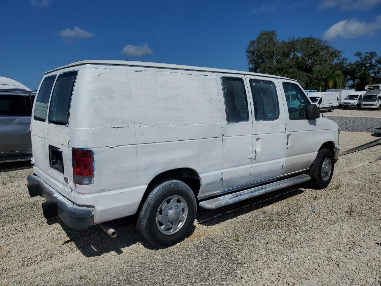 Ford Econoline E250 Van Image 3