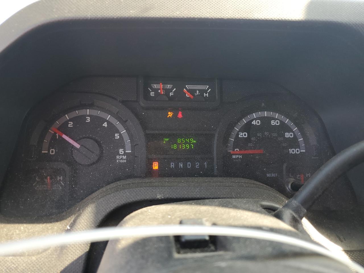 Ford Econoline E250 Van Image 5