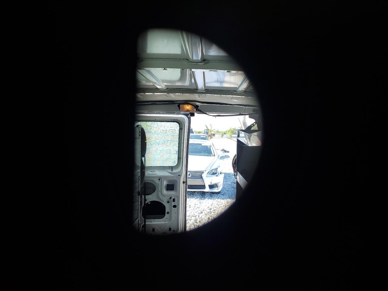 Ford Econoline E250 Van Image 4