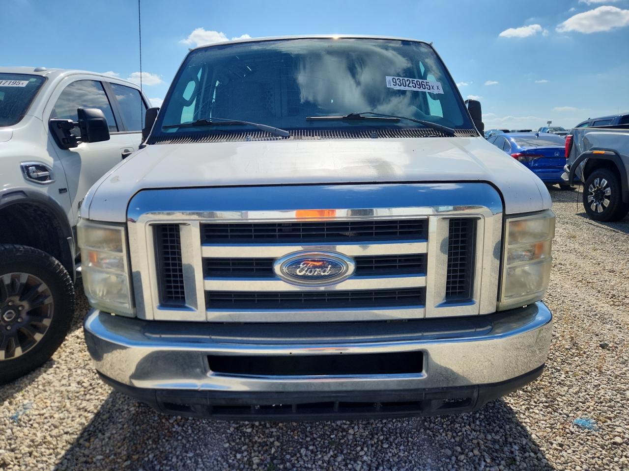 Ford Econoline E250 Van Image 13