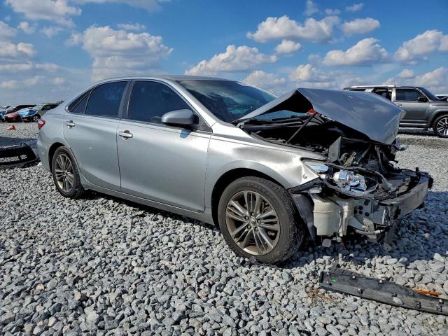 Toyota Camry Le Image 9