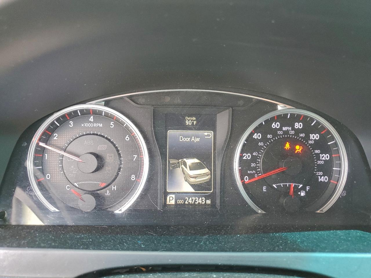 Toyota Camry Le Image 10