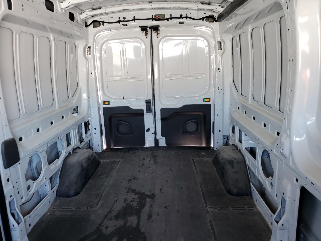 Ford Transit T-250 Image 7