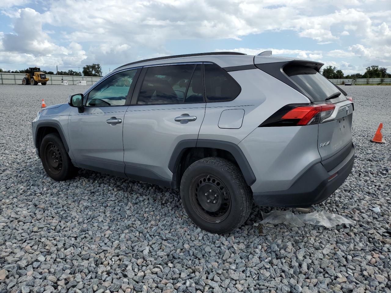 Toyota RAV4 Le Image 5