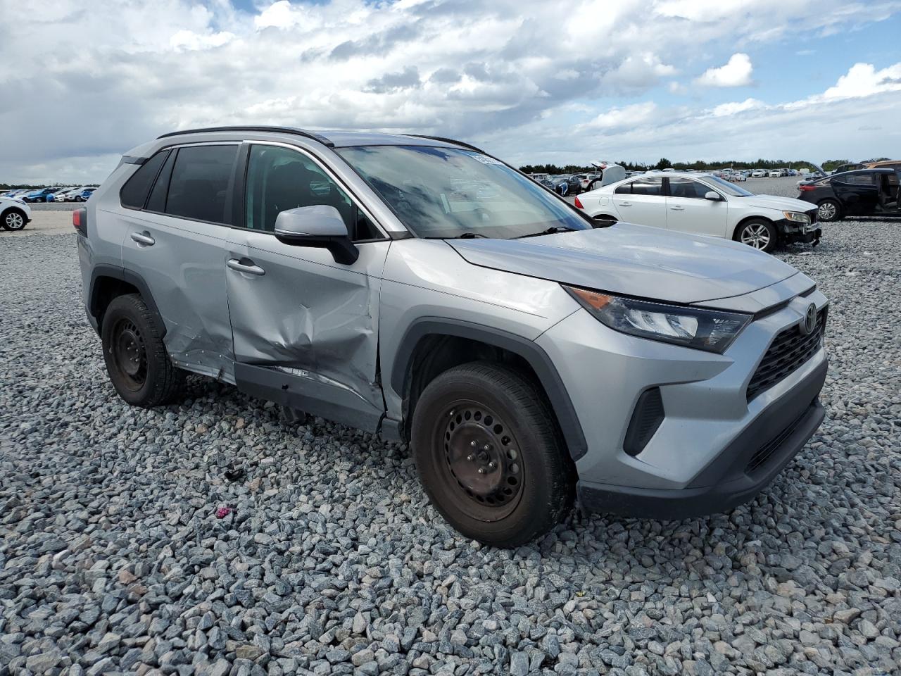 Toyota RAV4 Le Image 2