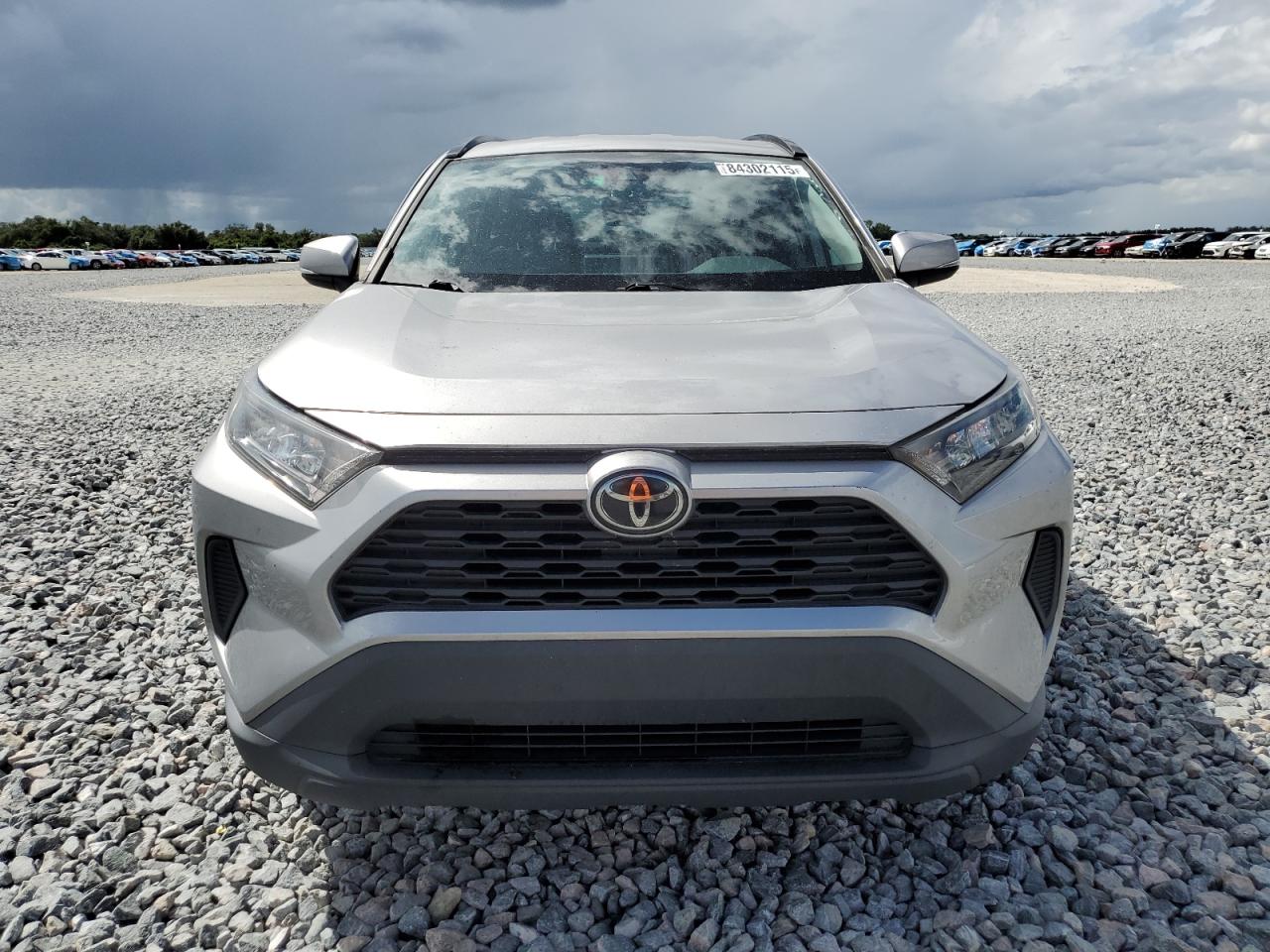 Toyota RAV4 Le Image 4