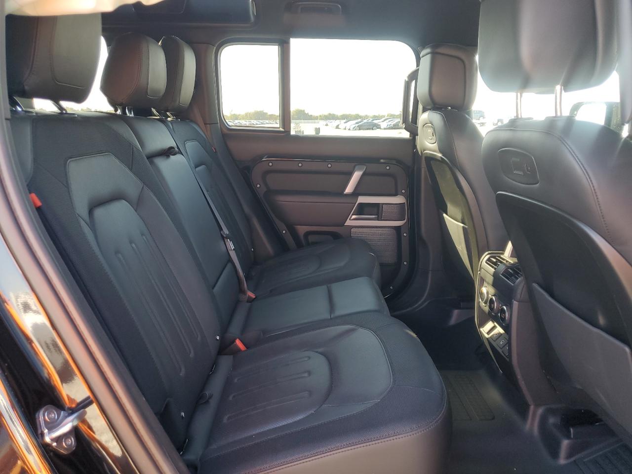 Land Rover Defender 110 X-dynamic Hse Image 4