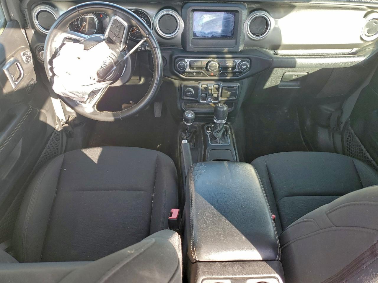 Jeep Wrangler Sahara Image 8