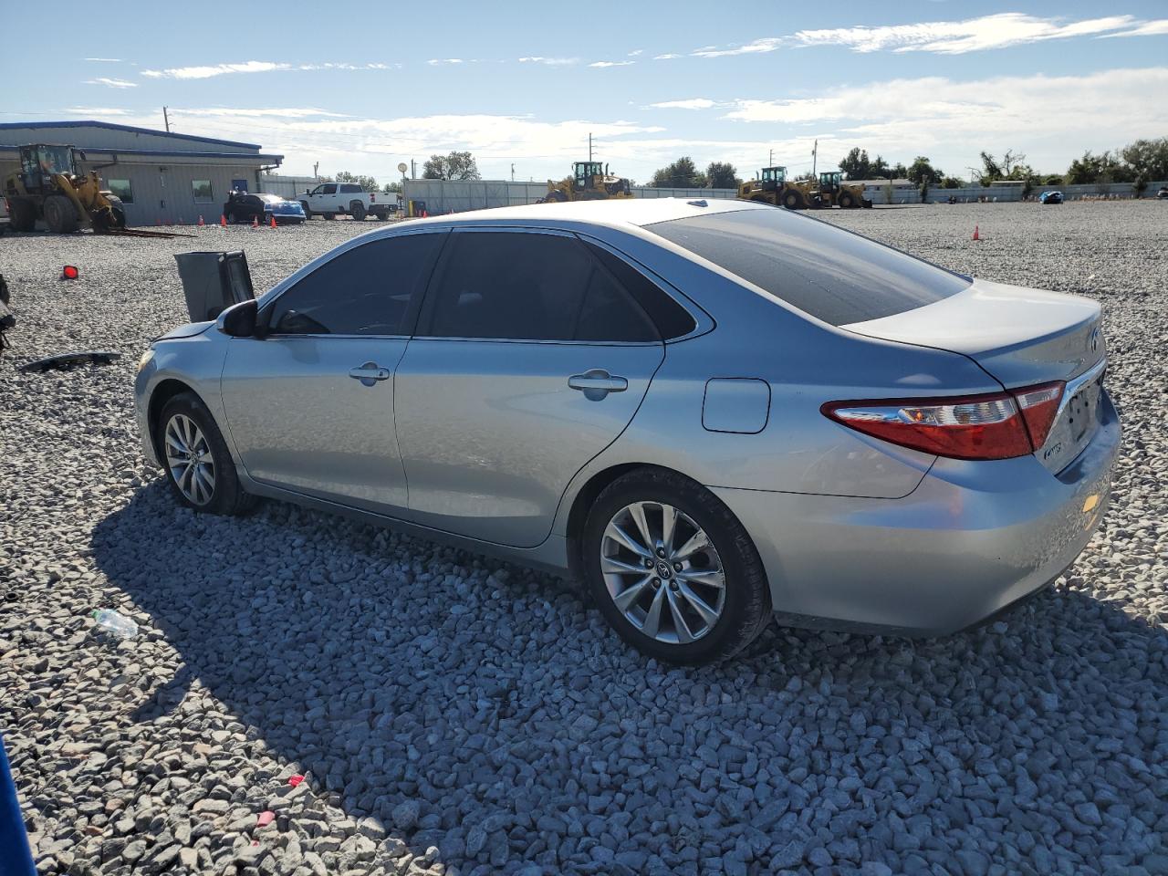 Toyota Camry Le Image 2