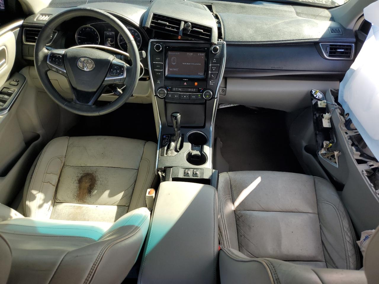 Toyota Camry Le Image 11