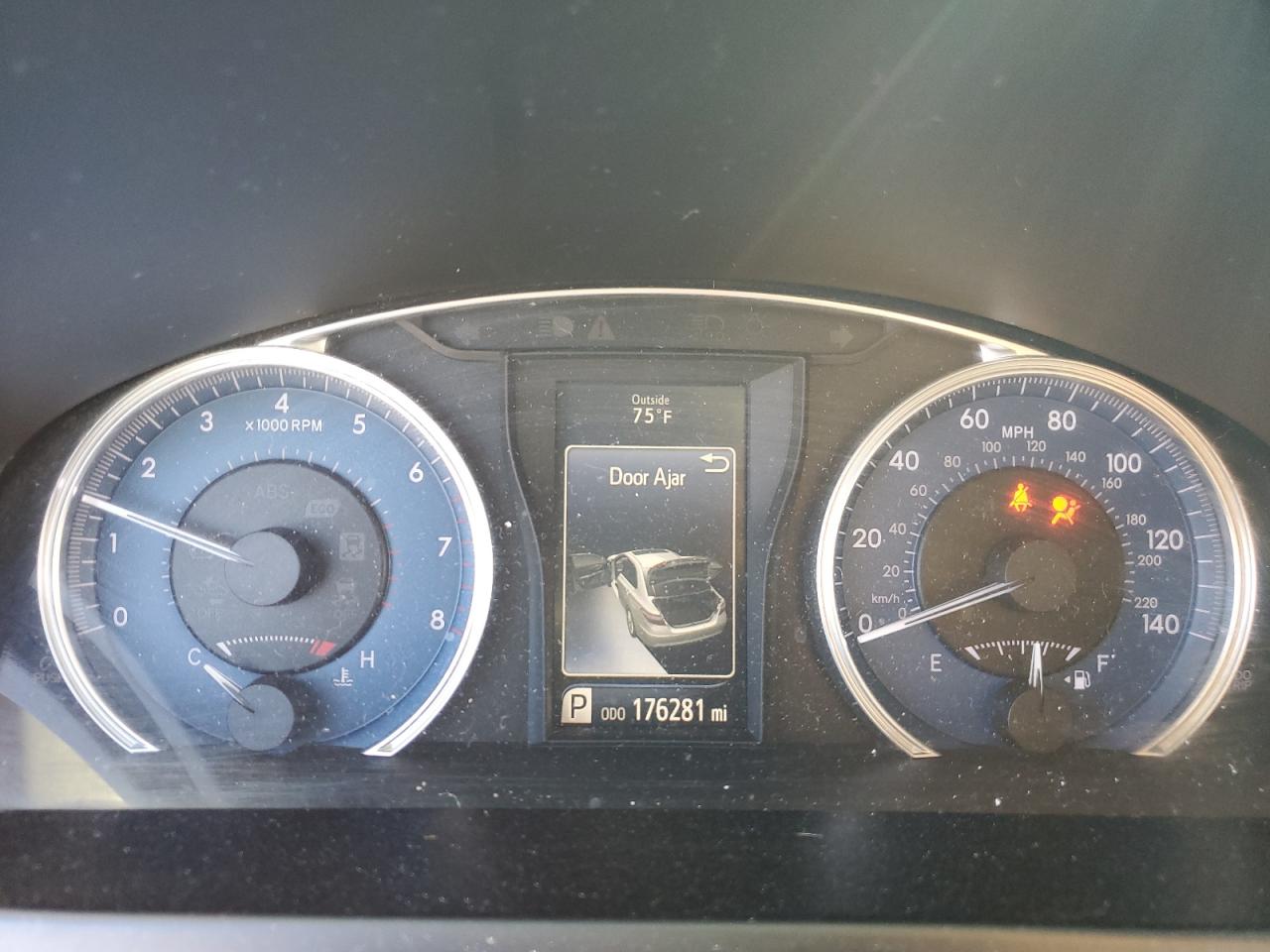 Toyota Camry Le Image 10