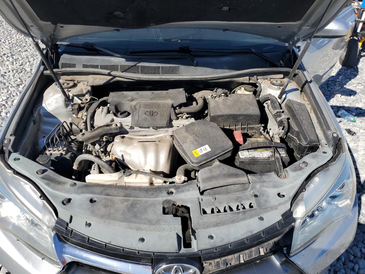 Toyota Camry Le Image 12