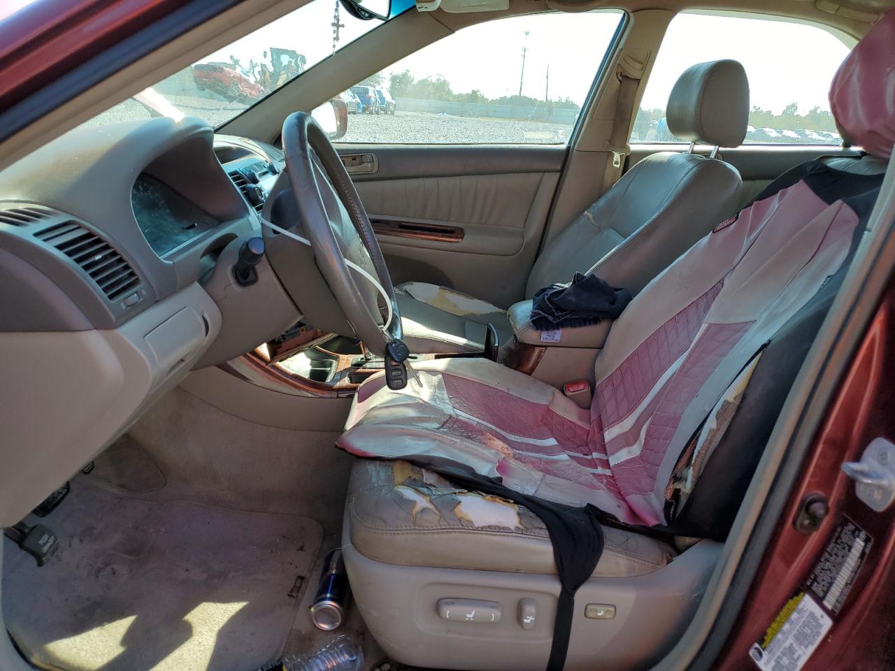 Toyota Camry Le Image 7