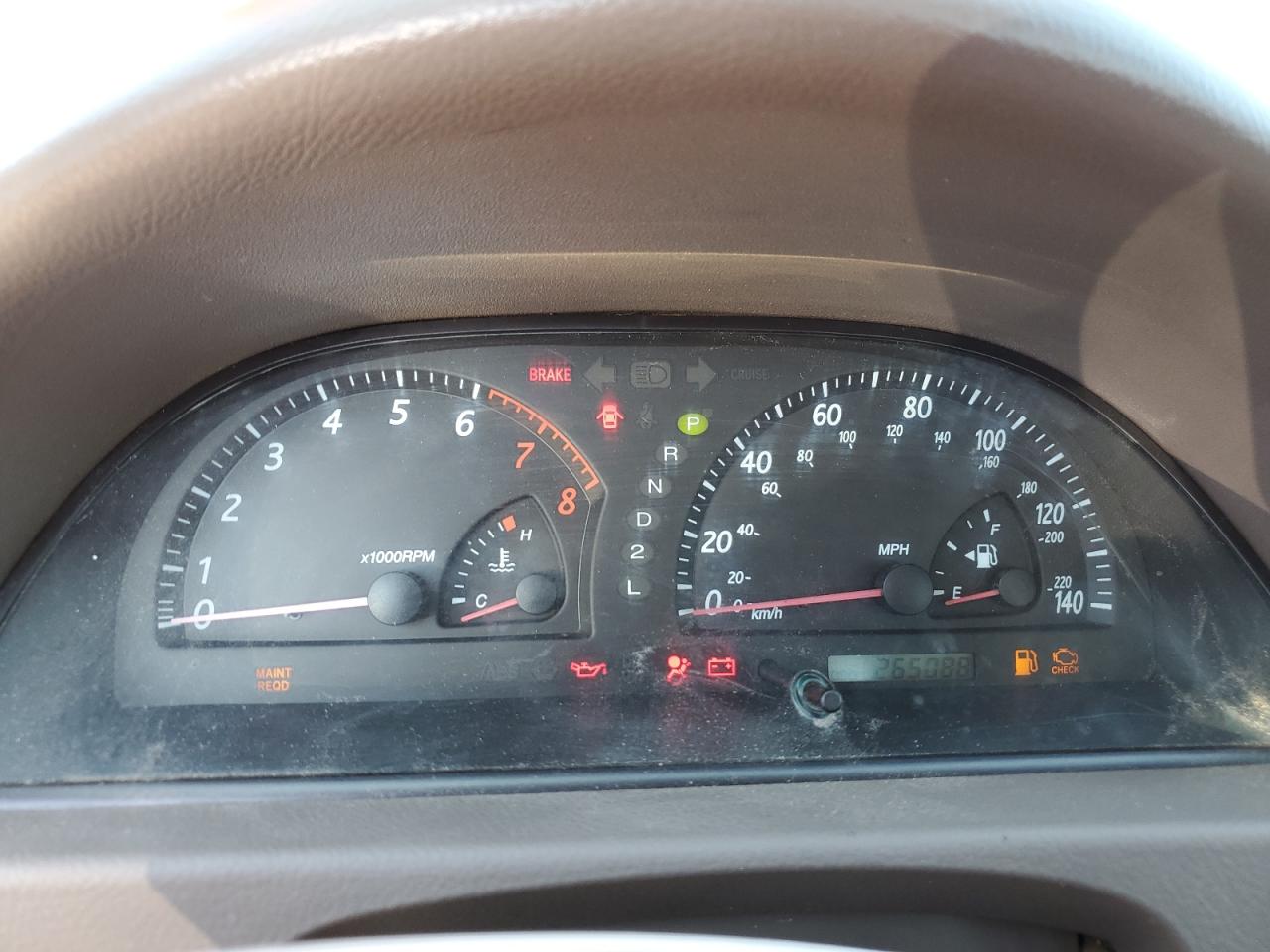 Toyota Camry Le Image 6