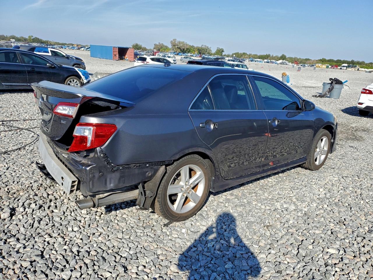 Toyota Camry Base Image 4