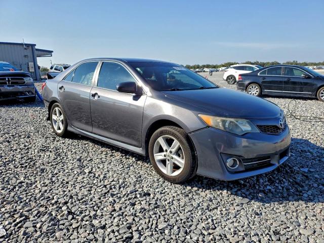 Toyota Camry Base Image 2